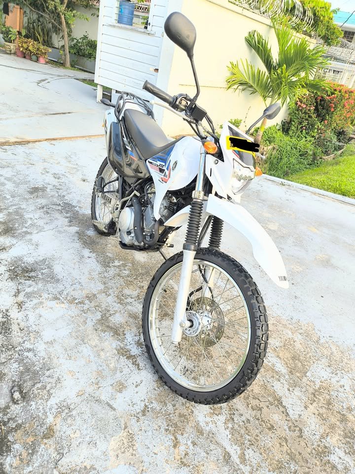 YAMAHA 125CC - LIKE NEW!